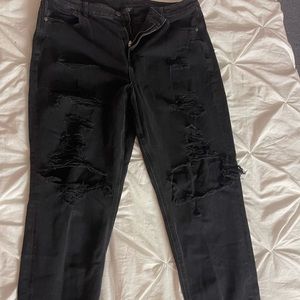 Black ripped American eagle mom jeans